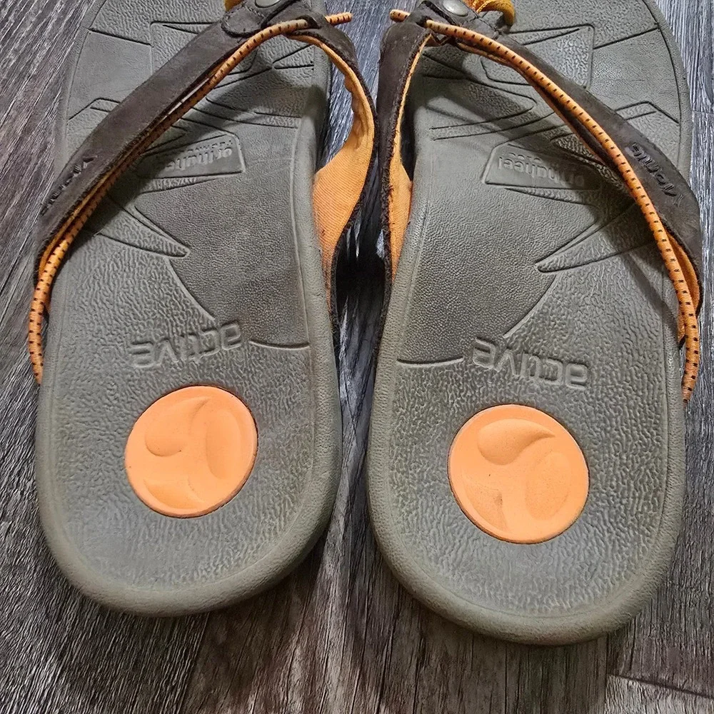 Vionic Cascade Sandals Womens Size 7 Brown Orange Orthaheel Vibram Active Thong